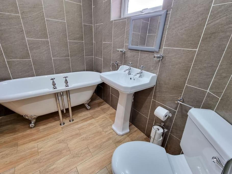 Stunning Family Home Close To The City Centre Manchester Eksteriør billede
